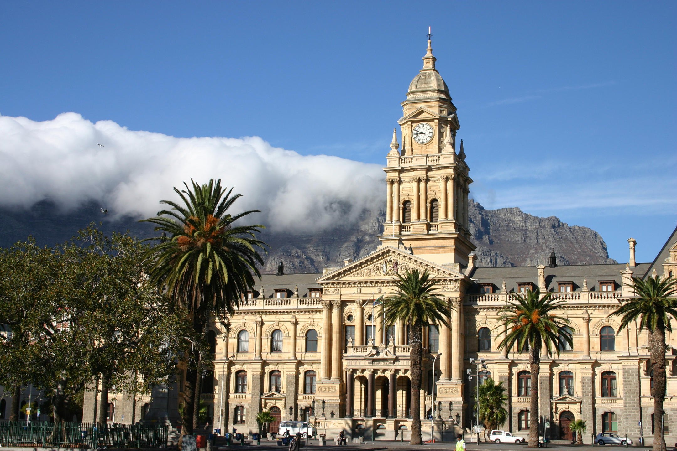 Cape Town luxury travel scene with mountain and city atmosphere