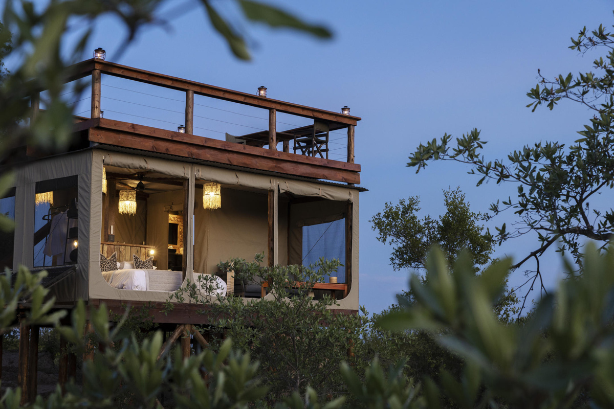 Simbavati Waterside waterside firepit setting
